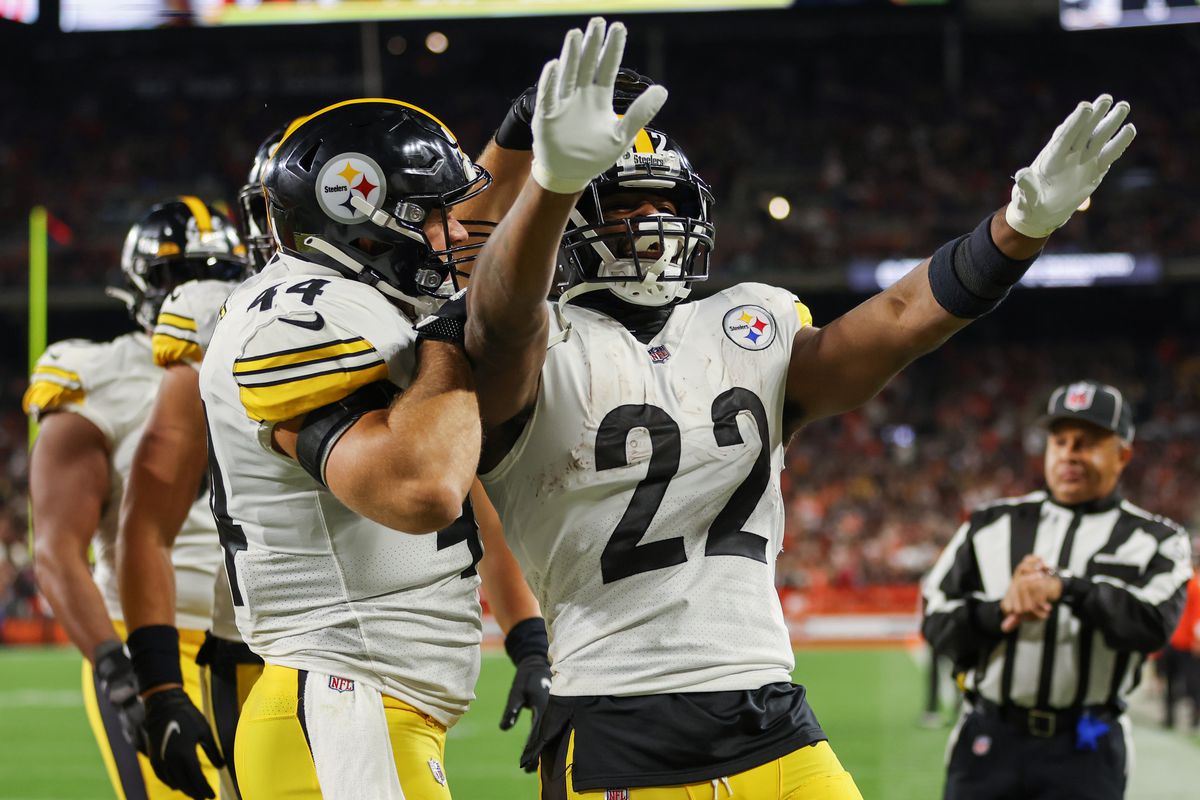 Najee Harris of the Pittsburgh Steelers celebrates scoring a rushing touchdown alongside Derek Watt #44 during the second quarter against the Cleveland Browns at FirstEnergy Stadium on September 22, 2022 in Cleveland, Ohio.