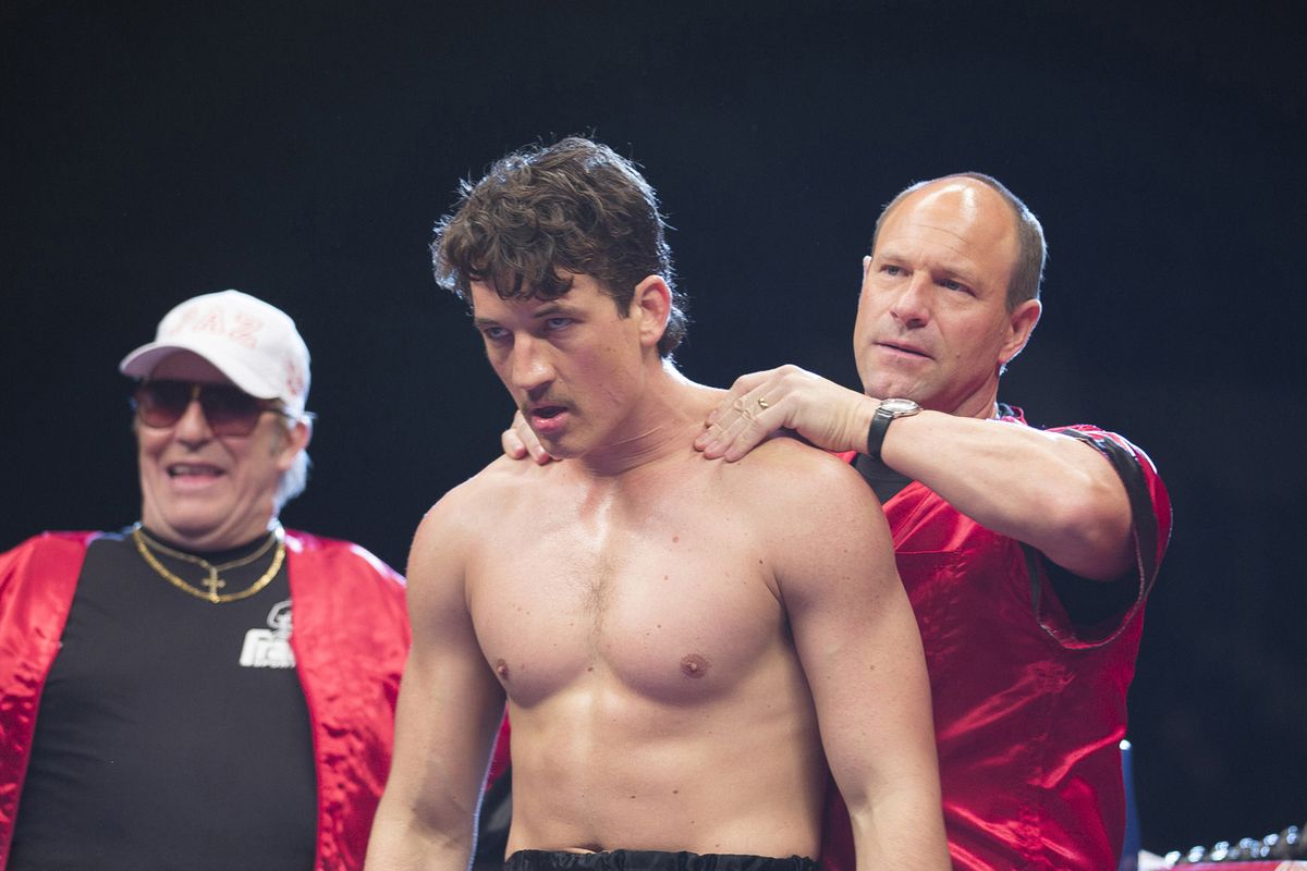 Miles Teller and Aaron Eckhart in Bleed for This