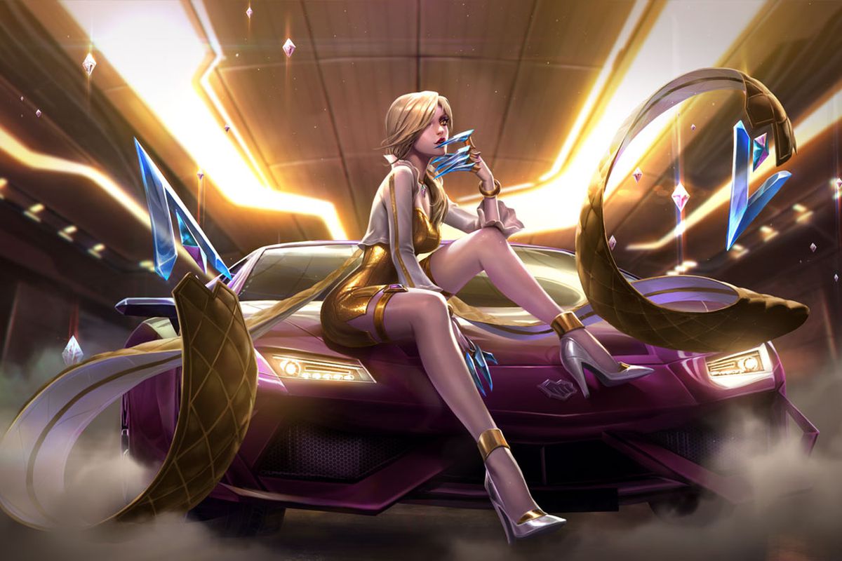 K/DA Evelynn Prestige Edition sits atop a car, posing in her golden outfit.