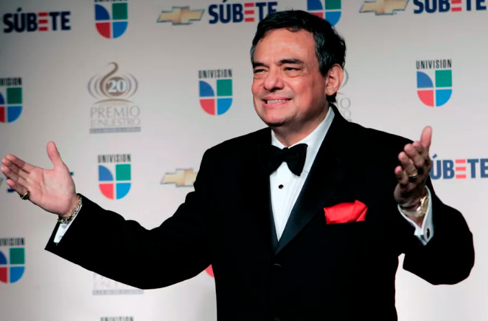 Mexican singer Jose Jose poses for photographers backstage at the Premio Lo Nuestro Latin Music Awards in Miami in 2008.&nbsp;AP Photo/Lynne Sladky, File