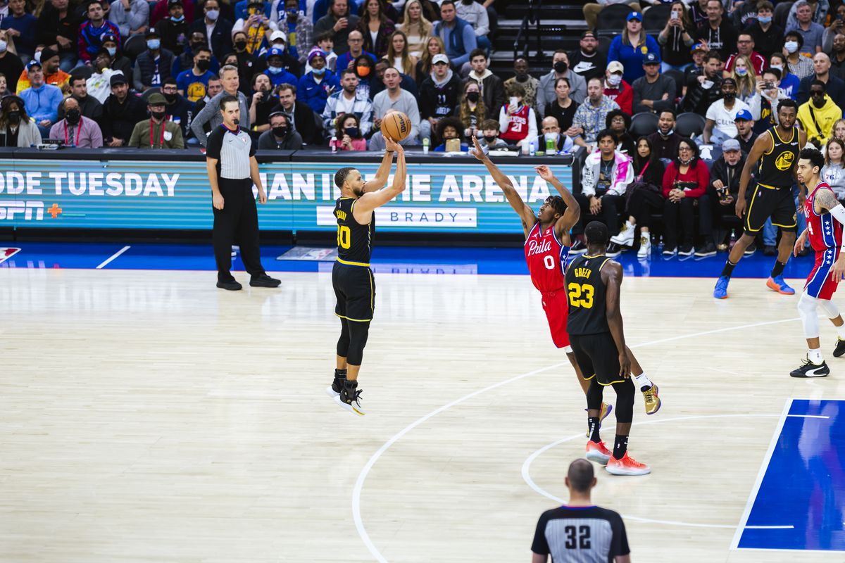 Stephen Curry #30 of the Golden State Warriors shoots three point basket against the Philadelphia 76ers on December 11, 2021 at Wells Fargo Center in Philadelphia, Pennsylvania.