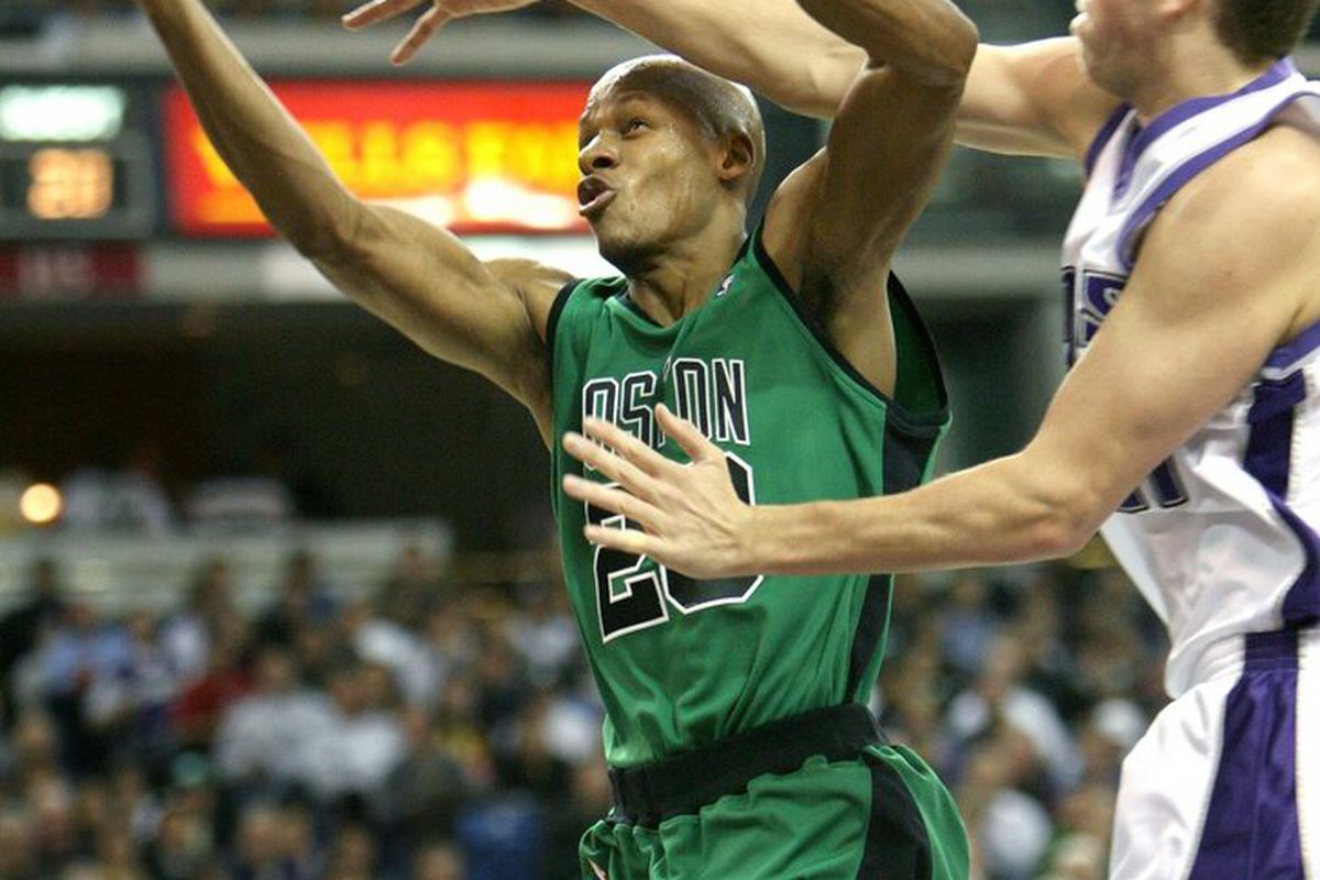 via <a href="http://www3.allaroundphilly.com/blogs/trentonian/collegehoops/uploaded_images/Celtics-Kings-Basketb_Dood-777609.JPG">www3.allaroundphilly.com</a>
