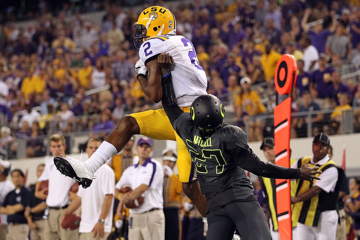 ARLINGTON, TX - SEPTEMBER 03:  Rueben Randle #2 of the LSU Tigers makes a touchdown pass reception against Terrance Mitchell #27 of the Oregon Ducks at Cowboys Stadium on September 3, 2011 in Arlington, Texas.  (Photo by Ronald Martinez/Getty Images)