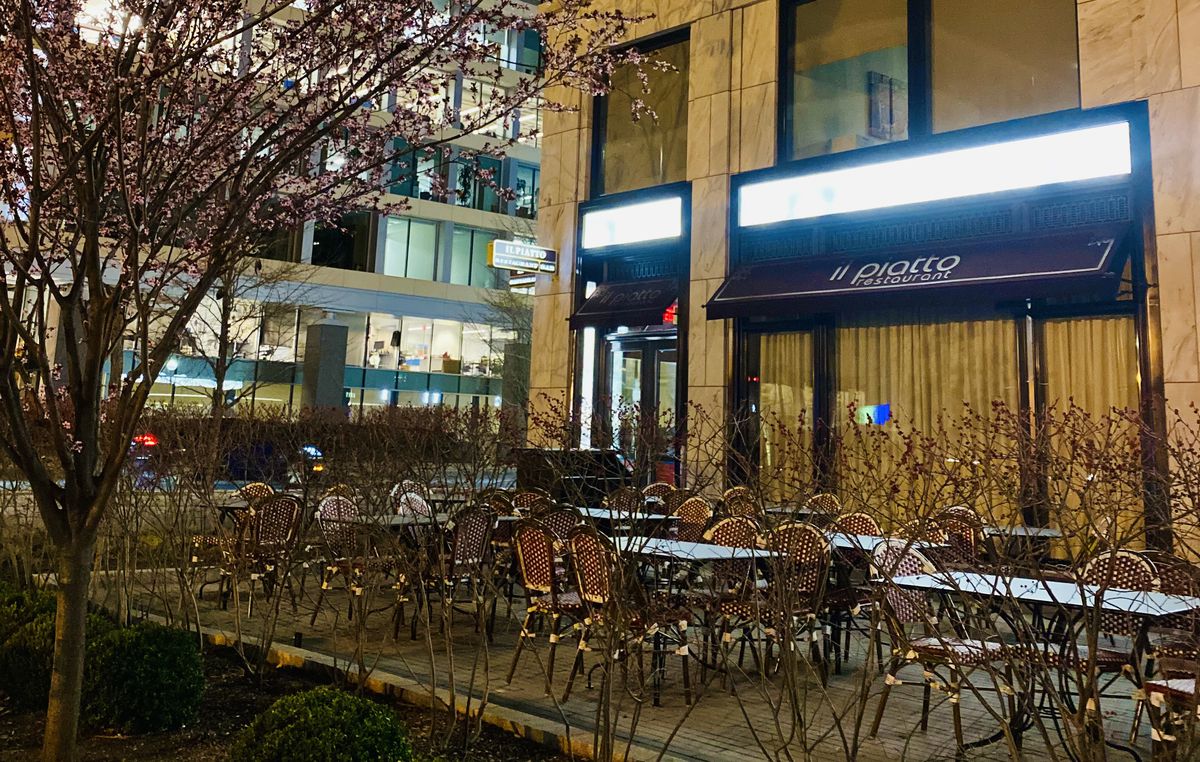 A facade at Il Piatto lined with cherry blossoms