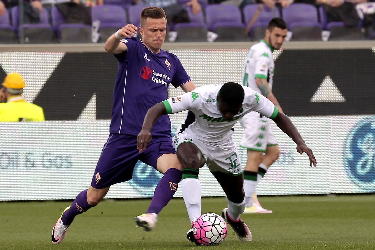 Josip Ilicic (left) battles for a lose ball.