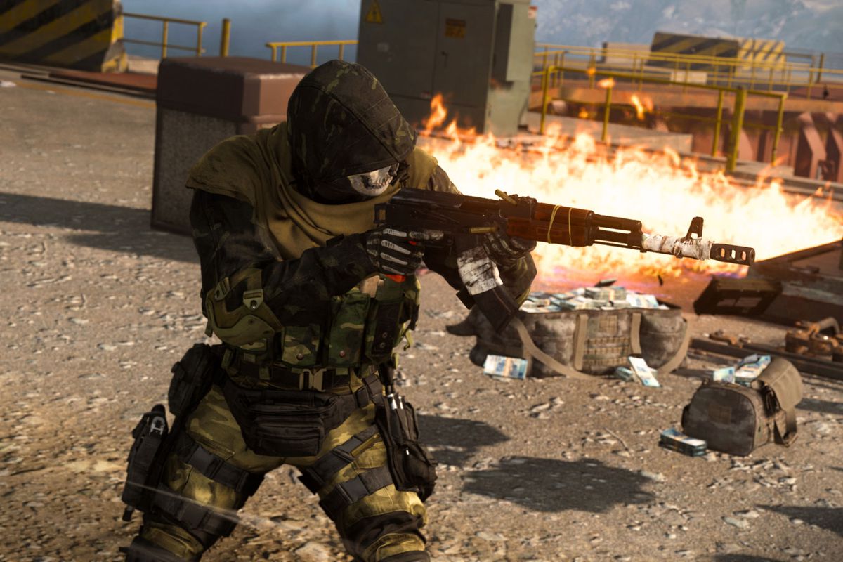 A player defends their hard earned Plunder cash in Call of Duty: Warzone