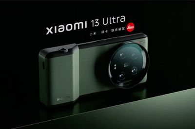 Xiaomi 13 Ultra with camera grip.