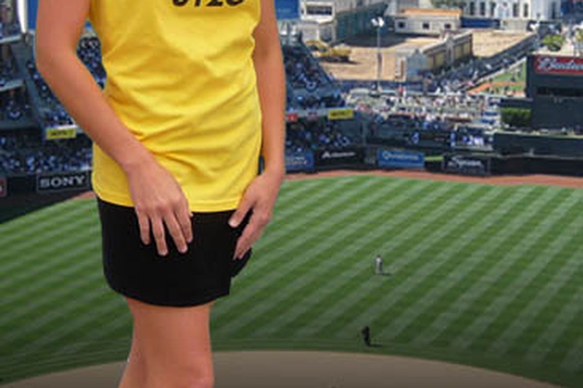 Chrissy Russo standing up to cancer via <a href="http://media.trb.com/media/photo/2010-09/56059508.jpg">media.trb.com</a>