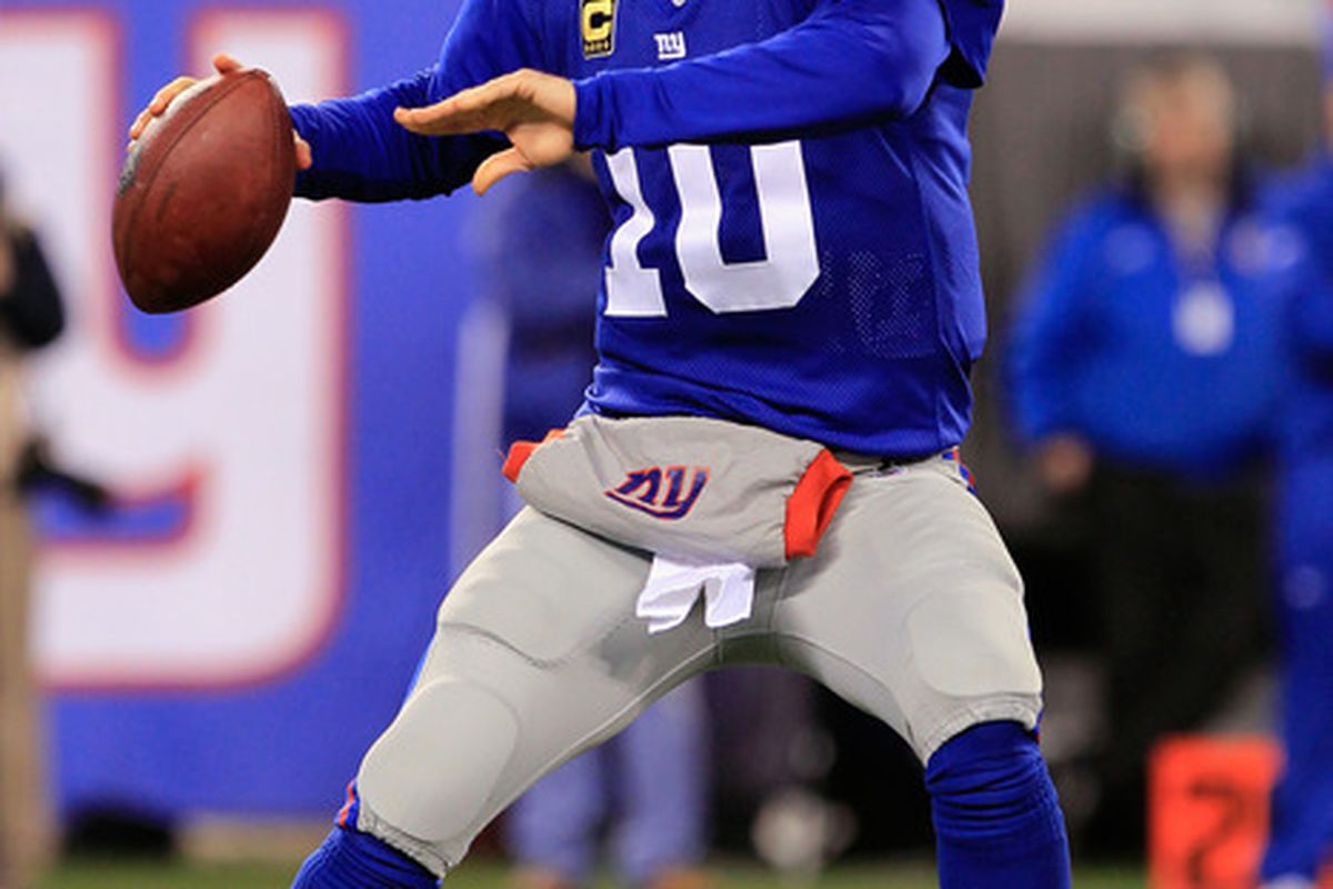 EAST RUTHERFORD, NJ - DECEMBER 04:  Eli Manning #10 of the New York Giants throws a pass against the Green Bay Packers at MetLife Stadium on December 4, 2011 in East Rutherford, New Jersey.  (Photo by Chris Trotman/Getty Images)
