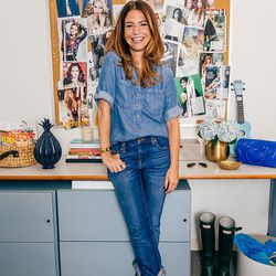 <strong>The Office:</strong> Allure <br><br>
<strong>The Employee:</strong> Marni Golden, Entertainment Director<br><br>
<b>The Outfit:</b> Cloth & Stone shirt, J.Crew jeans, Chanel shoes, and jewelry by Hermès, Sydney Evan, Catbird, Susan Kalan and vin