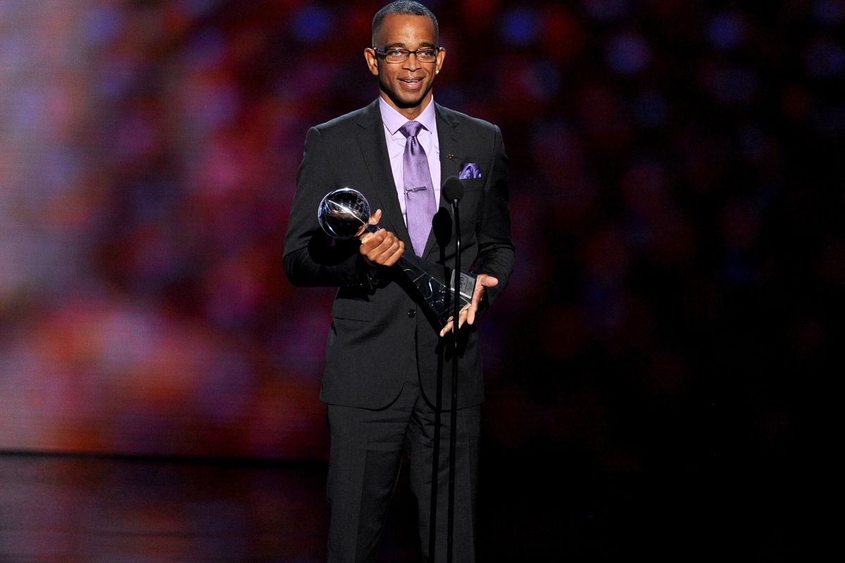 LOS ANGELES, CA - JULY 16:  TV personality Stuart Scott accepts the 2014 Jimmy V Perseverance Award onstage during the 2014 ESPYS at Nokia Theatre L.A. Live on July 16, 2014 in Los Angeles, California.  (Photo by Kevin Winter/Getty Images)