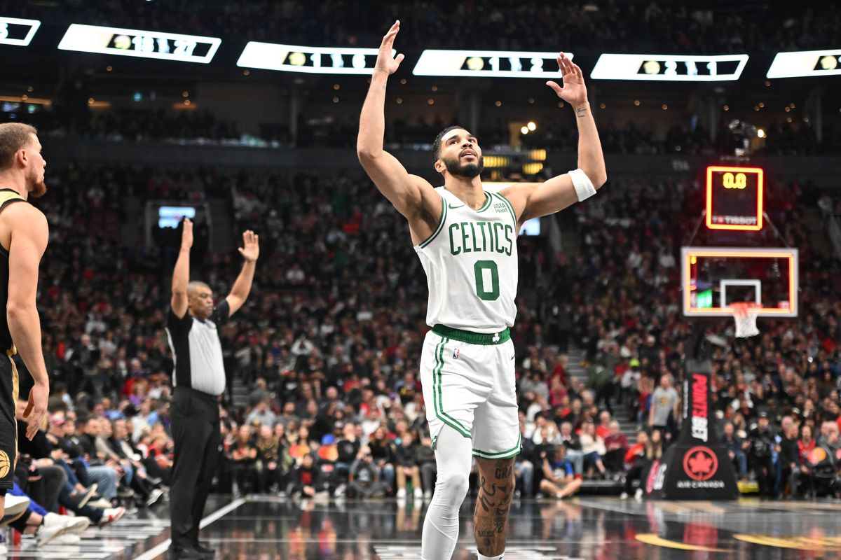 Derrick White hits dagger three, Celtics grind out tough 108-105 win over  Raptors - CelticsBlog