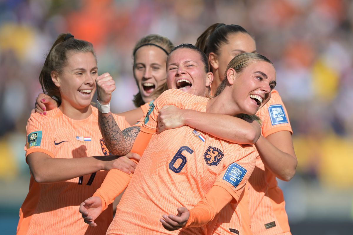 The Netherlands women soccer team celebrates after Jill...