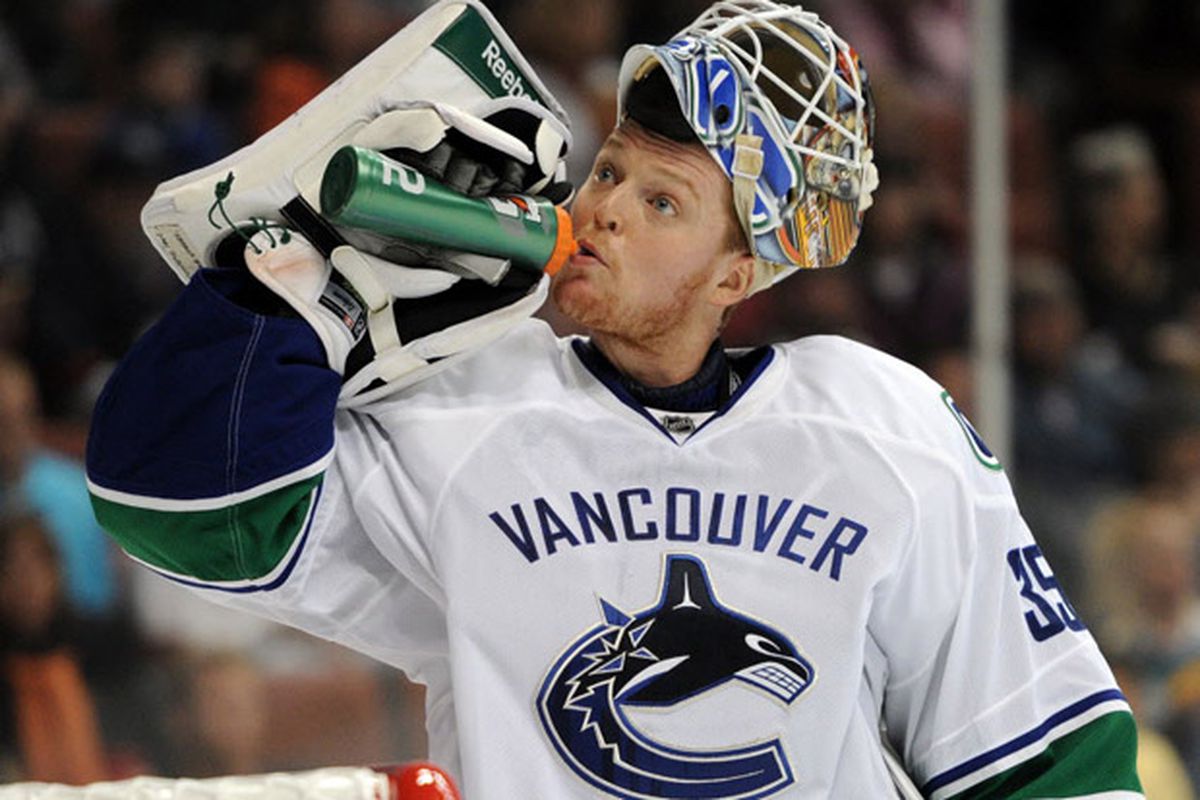 Ah, Cory Schneider. So young. So carefree. So thirsty. [Taken from Smug Nation, which took it from The Province]