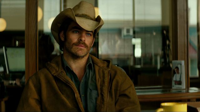 Chris Pine wearing a cowboy hat in Hell or High Water