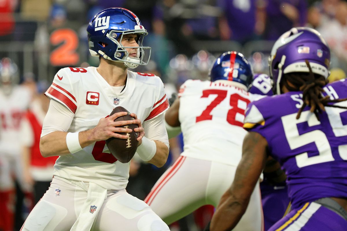 Giants upset Vikings, play Eagles in divisional round after losing