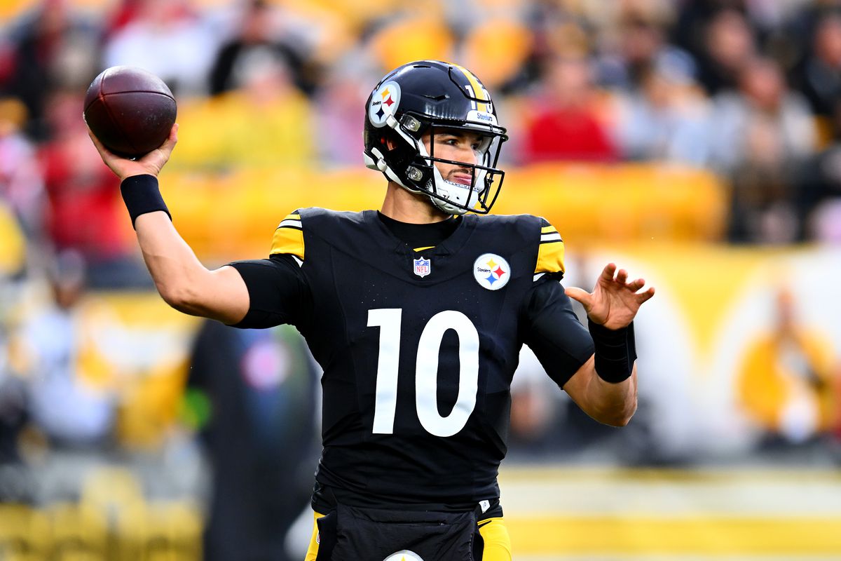 Mitch Trubisky #10 of the Pittsburgh Steelers throws a pass during the third quarter in the game the Arizona Cardinals at Acrisure Stadium on December 03, 2023 in Pittsburgh, Pennsylvania.