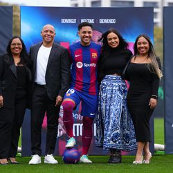 Vitor Roque and family