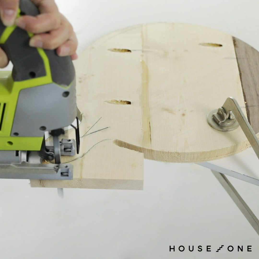 Creating a DIY router circle for a jig saw