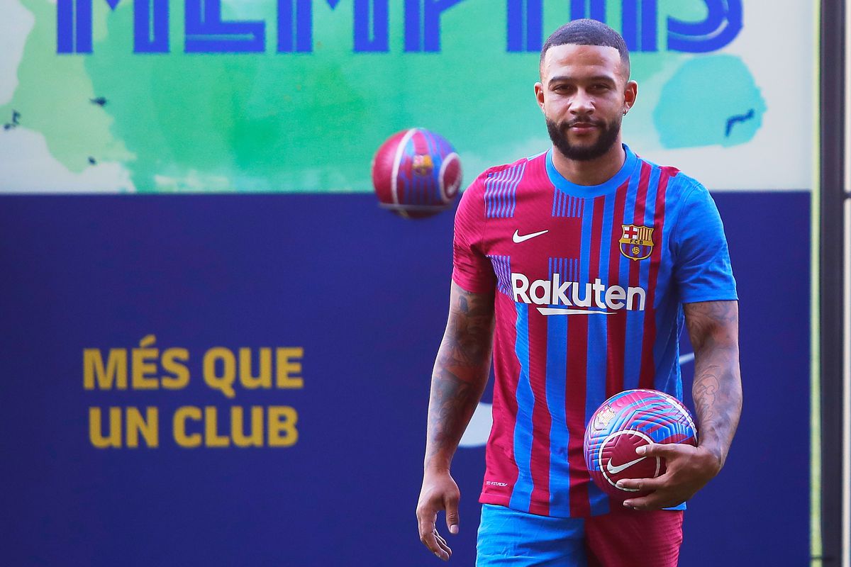 FC Barcelona Unveil New Signing Memphis Depay