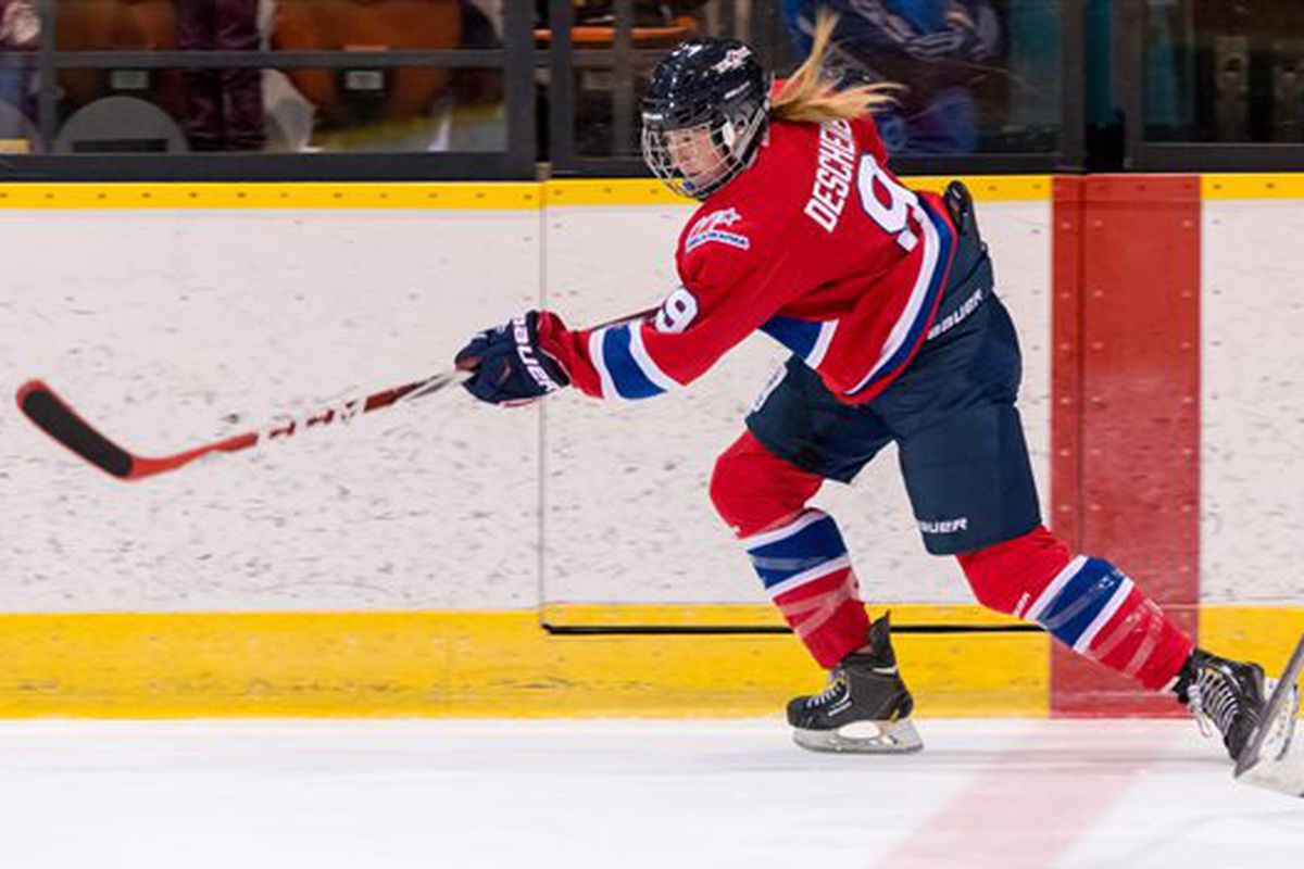 Former Carabins forward Kim Deschenes sticks to Montreal with Les Canadiennes