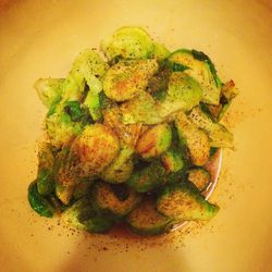 I went to <a href="http://www.allondanyc.com/"><b>All'onda</b></a>, a new restaurant near Union Square, with a friend and had the yummiest brussels sprouts there. Everything on their menu is drool-worthy but this simple dish stole my heart and left me wan