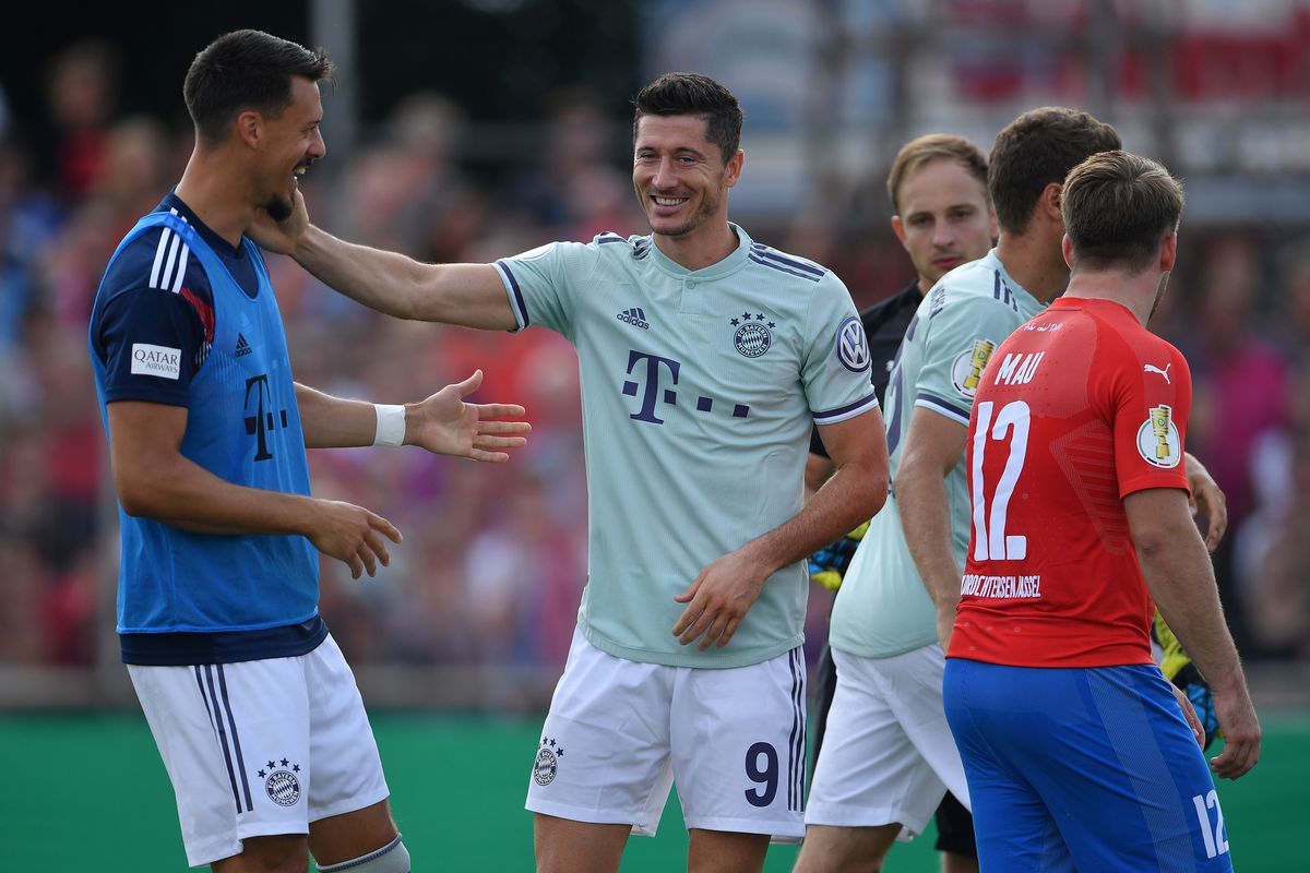 DROCHTERSEN, GERMANY - AUGUST 18: Robert Lewandowski of Muenchen celebrates scoring his goal with vduring the DFB Cup first round match between SV Drochtersen-Assel and Bayern Muenchen on August 18, 2018 in Drochtersen, Germany. 