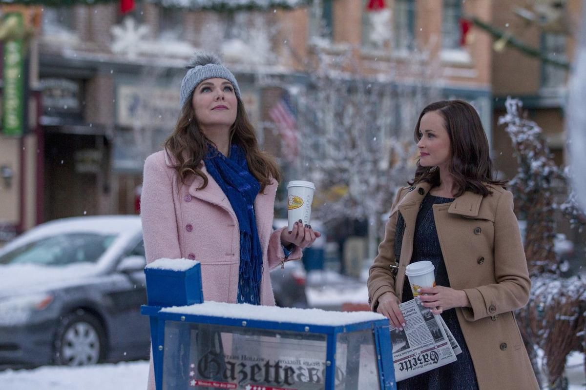 Alexis Bledel and Lauren Graham in Gilmore Girls: A Year in the Life (2016)
