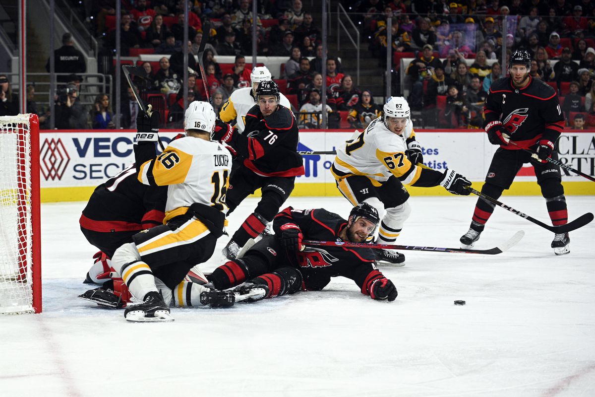 NHL: JAN 14 Penguins at Hurricanes