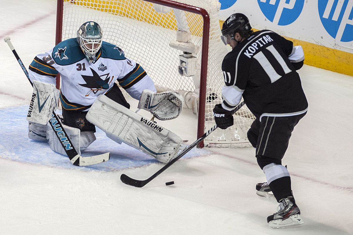 Niemi was a wall tonight, and ended up earning his team the Bettman point.