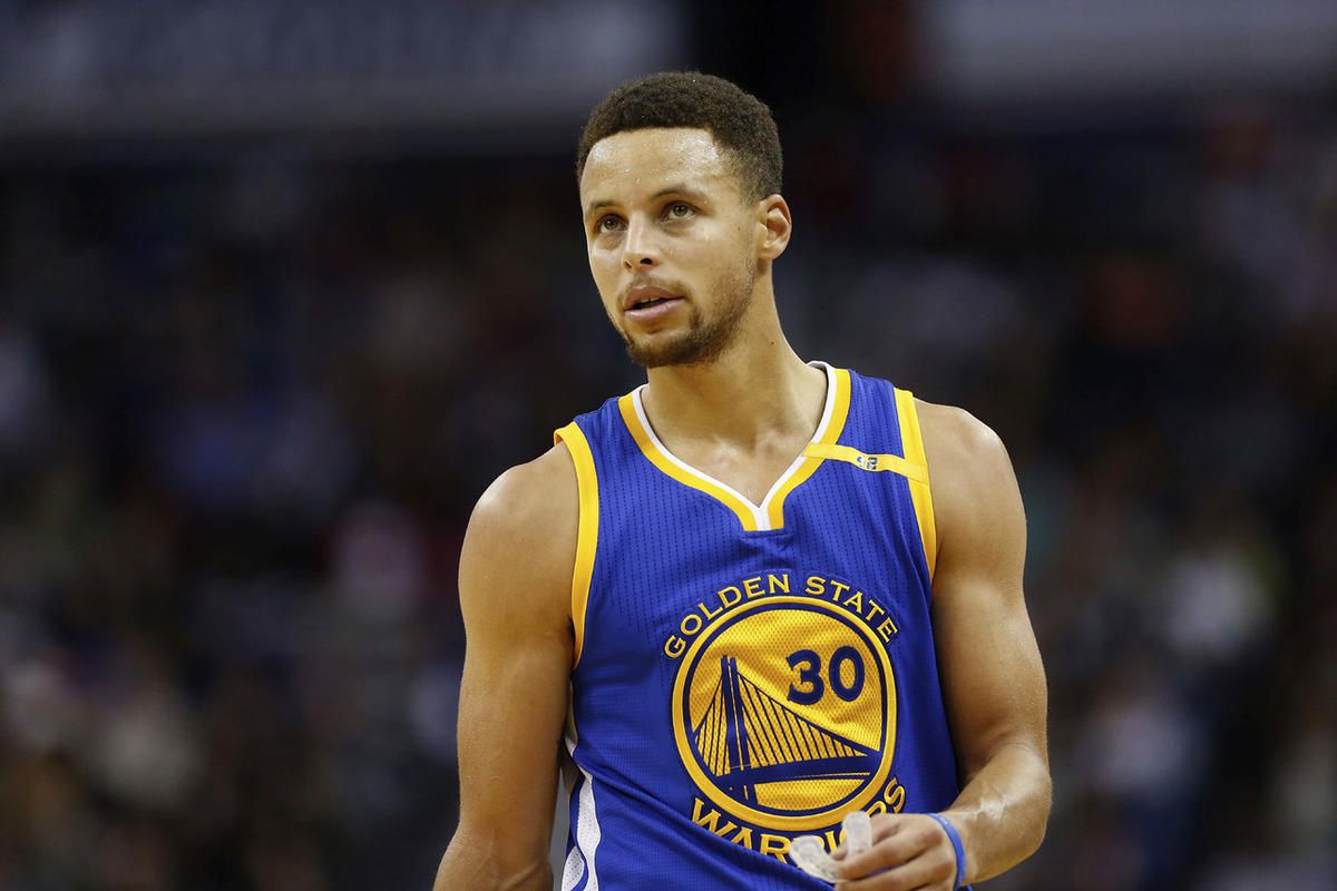 Golden State Warriors guard Stephen Curry (30) in the first half of an NBA basketball game in New Orleans, Tuesday, Dec. 13, 2016. (AP Photo/Tyler Kaufman)