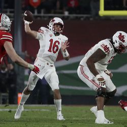 Utah Utes quarterback Bryson Barnes (16) passes during the game against Ohio State in the Rose Bowl in Pasadena, Calif., on Saturday, Jan. 1, 2022. Barnes threw a game-tying touchdown pass late in the fourth quarter.