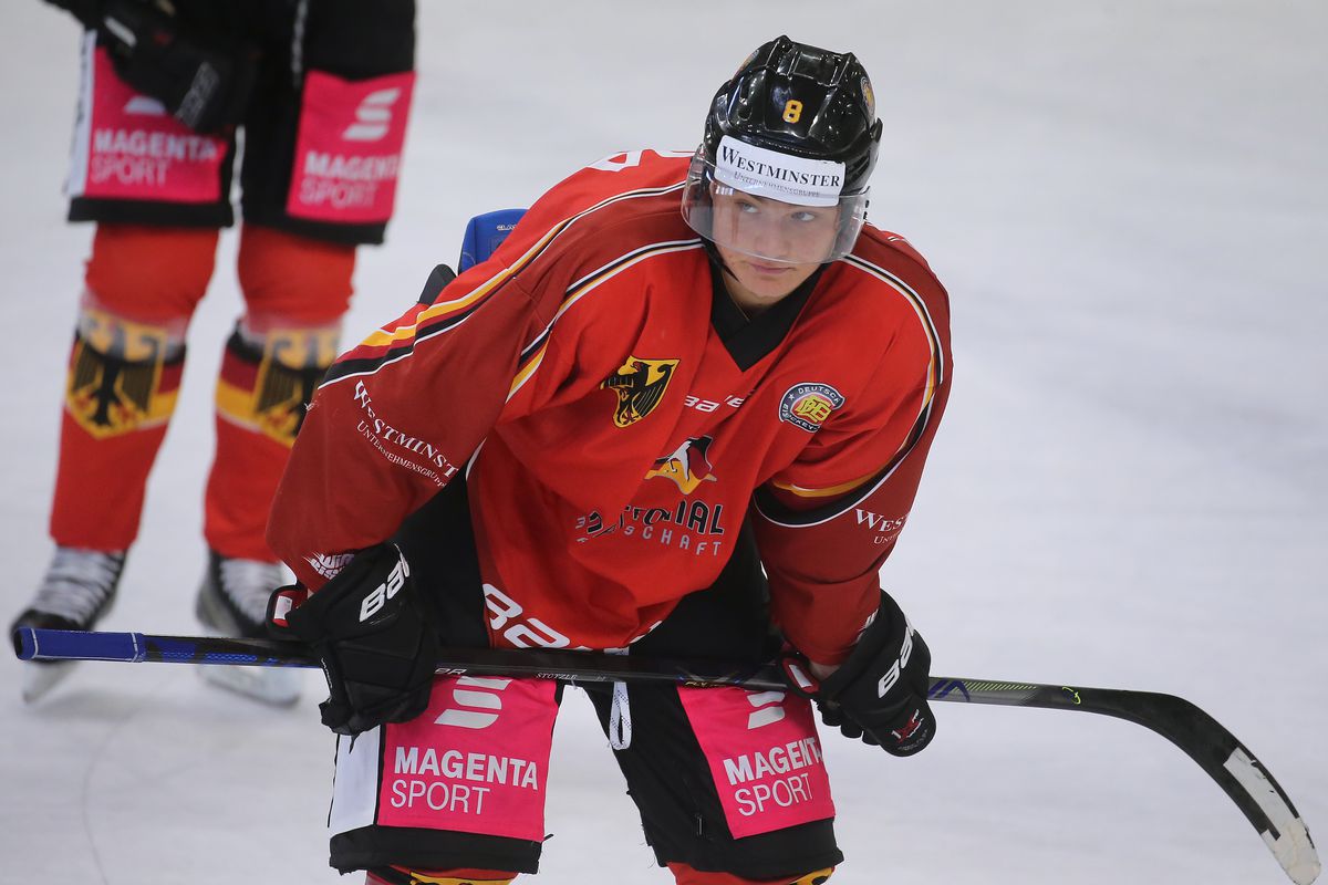 Ice hockey player Tim Stützle