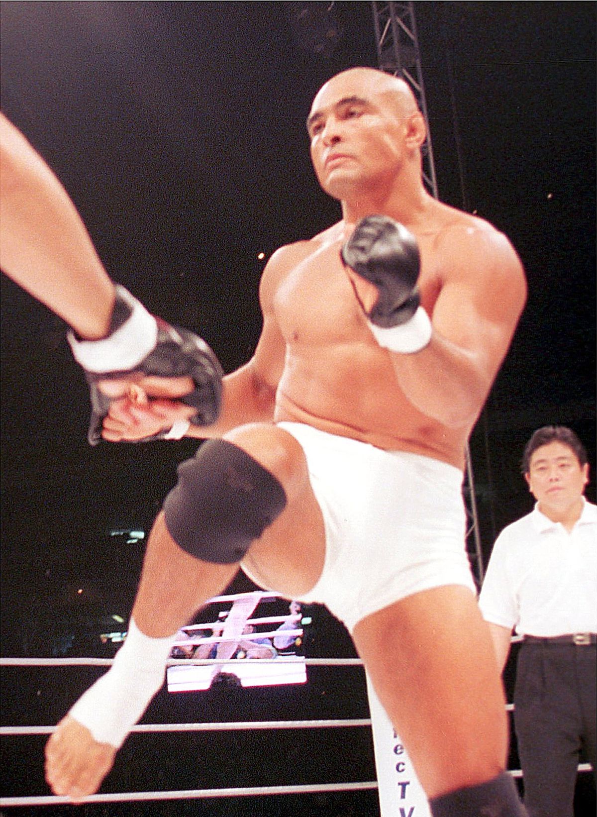 TOKYO, JAPAN - MAY 26: (JAPANESE NEWSPAPERS OUT) Rickson Gracie competes in the match against Masakatsu Funaki during the Colosseum 2000 at Tokyo Dome on May 26, 2000 in Tokyo, Japan.