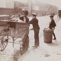 Lemonade Vendor, Byron Company, 1901, From the collections of the Museum of the City of New York [<a href="http://collections.mcny.org/MCNY/C.aspx?VP3=SearchResult_VPage&VBID=24UP1GTCPE90&SMLS=1#/CMS3&VF=MNYO28_7_VForm&AERID=24UPN47B97">link</a>]
