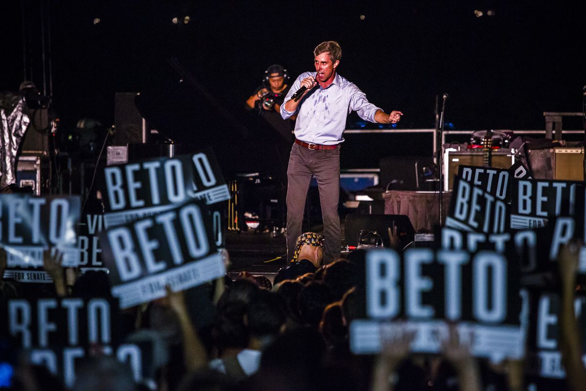 Willie Nelson joins Beto O’Rourke At Campaign Rally