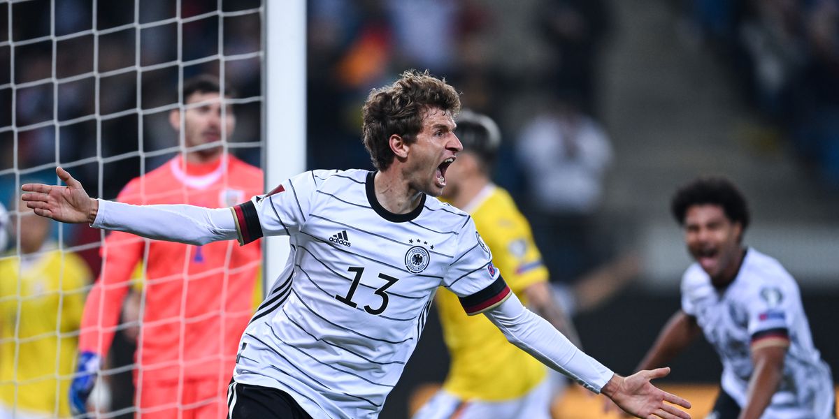 Thomas Muller reacts to Germany&#39;s hard fought 2-1 win over Romania - Bavarian Football Works