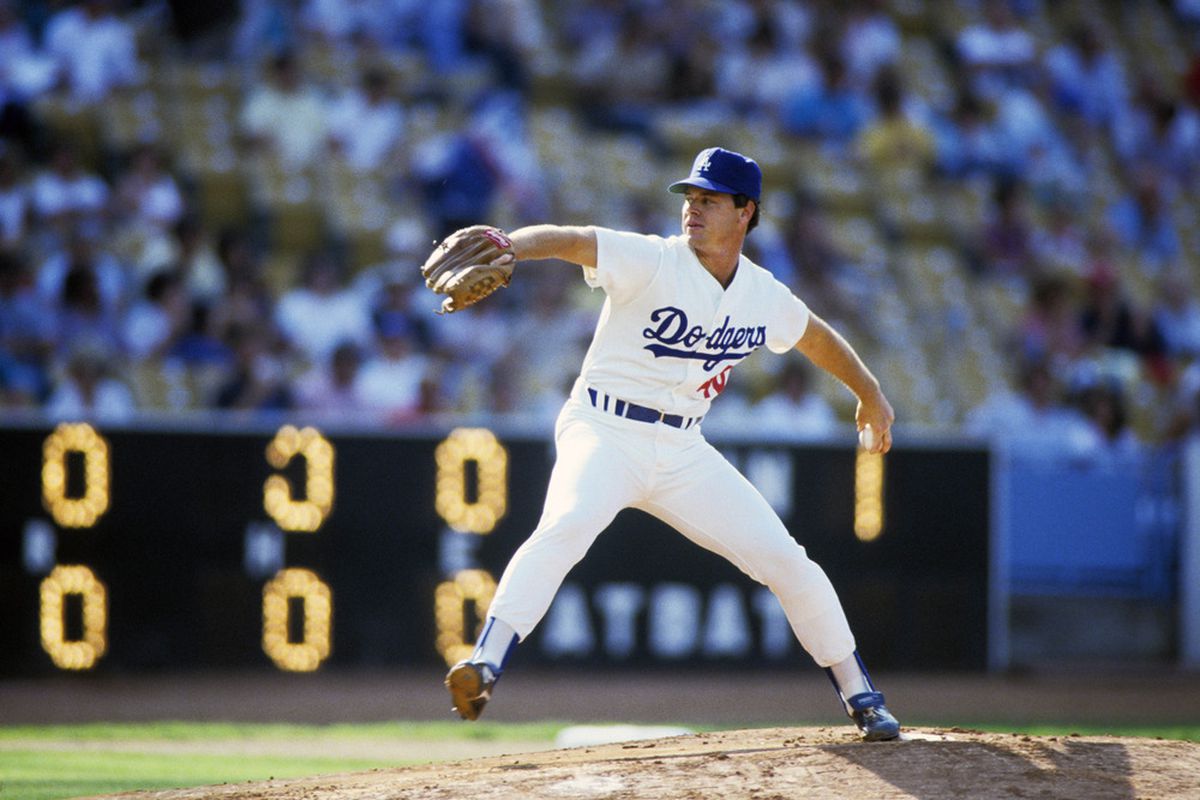Despite changes all around them, the Dodgers retained classic uniforms in an era of pullovers. 