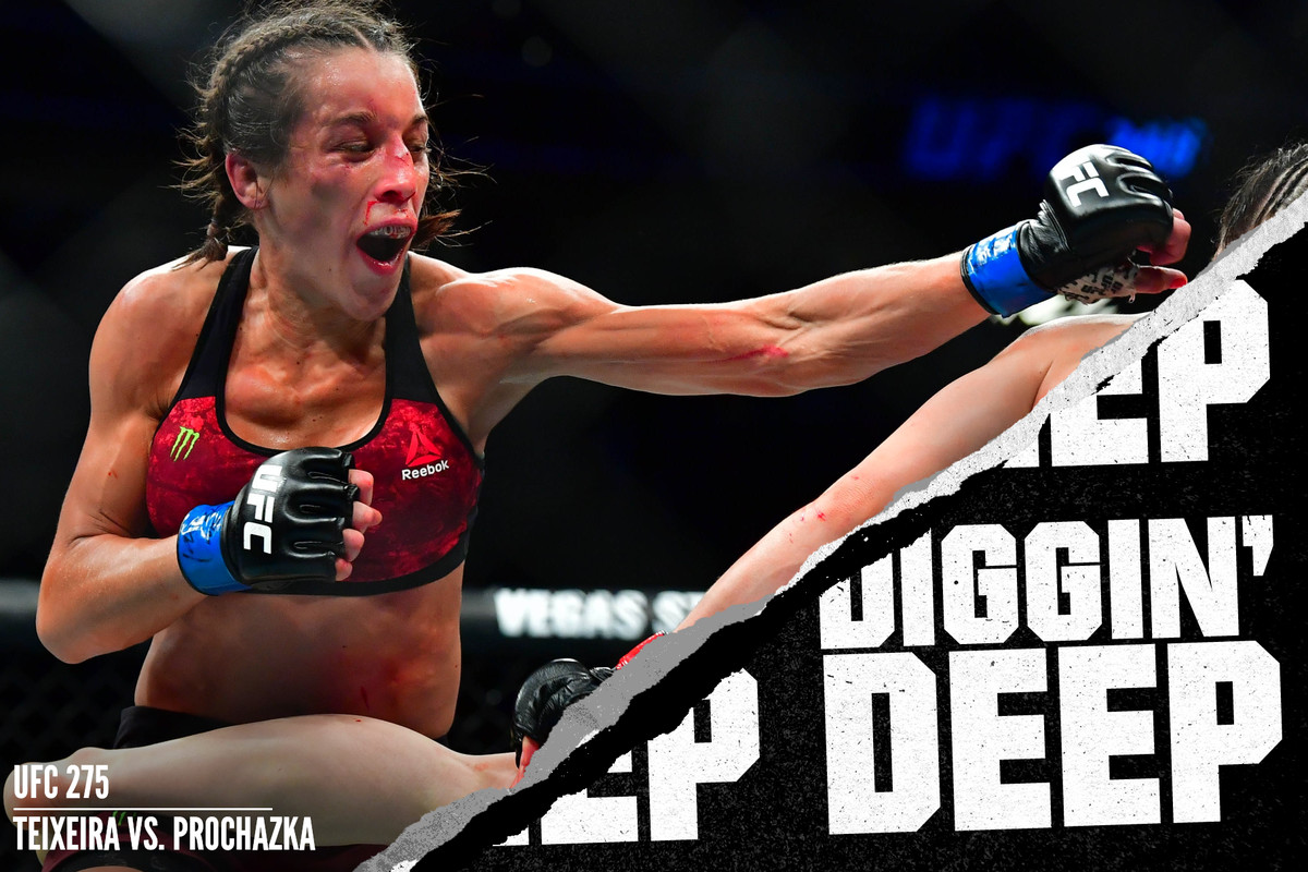 Joanna Jedrzejczyk punching Weili Zhang at UFC 248