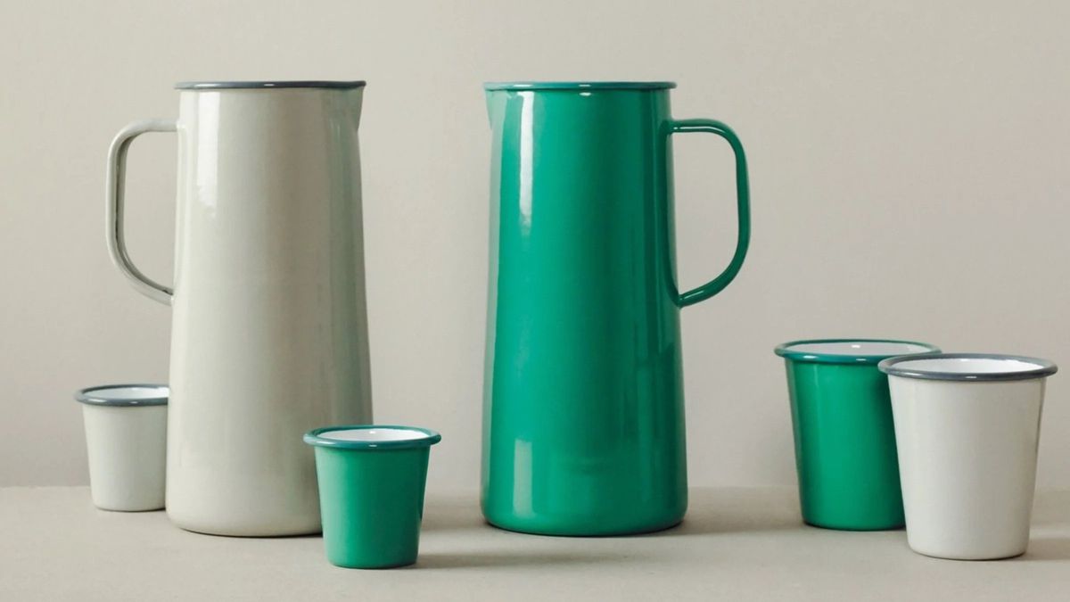 A set of pitchers and cups