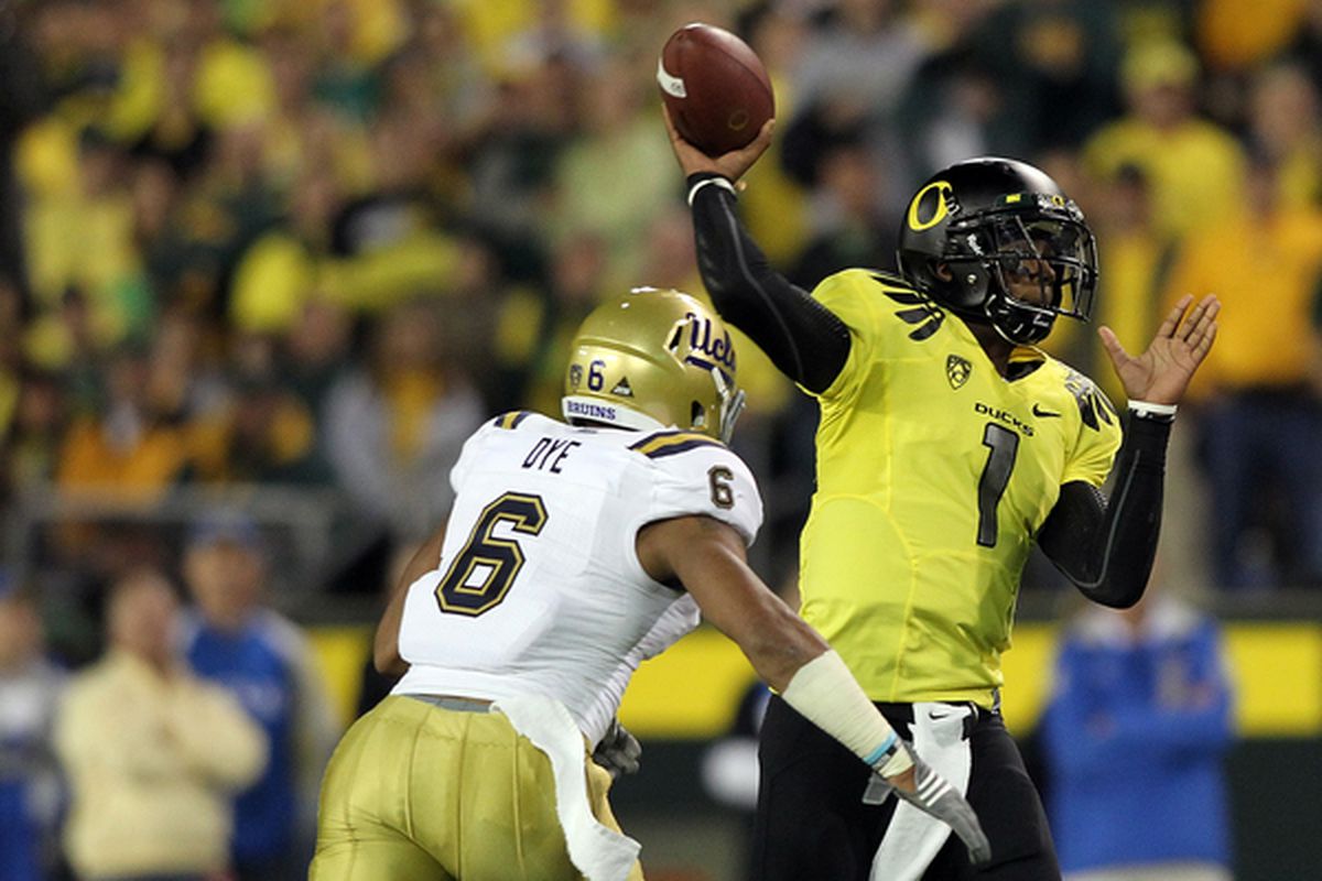 Darron Thomas will face the biggest test as Oregon's QB. Will he exploit the USC defense?