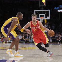 Houston Rockets' Chandler Parsons, right, drives past Los Angeles Lakers' Antawn Jamison during overtime of an NBA basketball game in Los Angeles, Wednesday, April 17, 2013. The Lakers won 99-95. (AP Photo/Jae C. Hong)