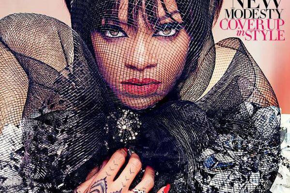 Rihanna in Harper's Bazaar Arabia's "Modesty Issue." Photo <a href="https://www.facebook.com/HarpersBazaarArabia/">via</a>.