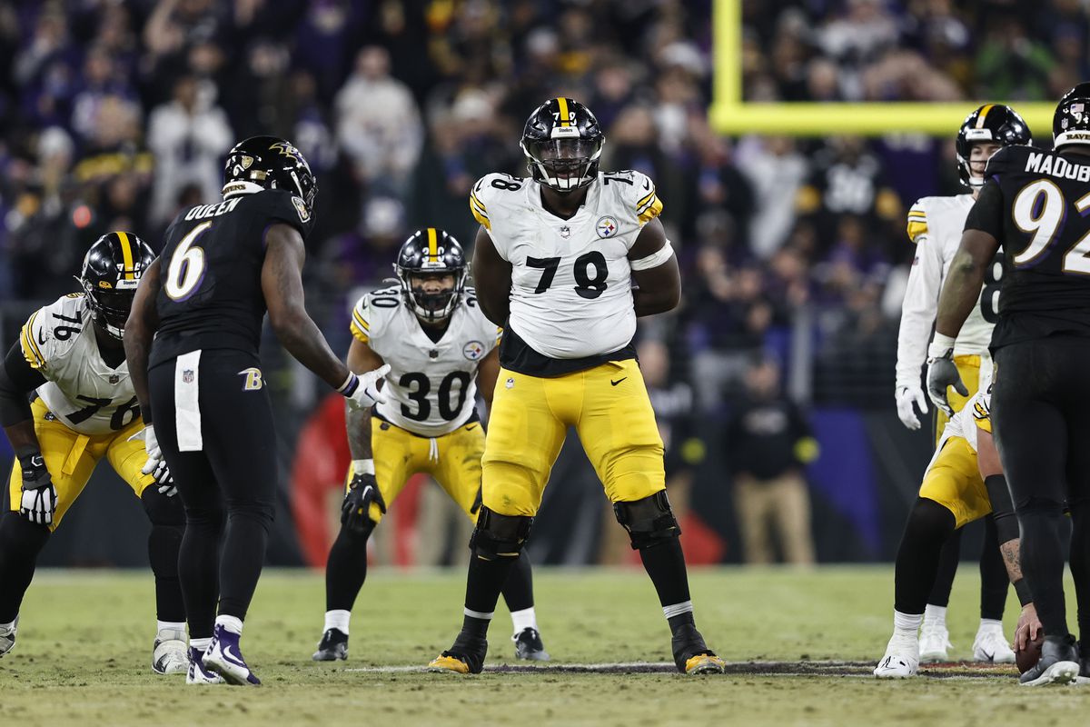 James Daniels #78 of the Pittsburgh Steelers lines up during an NFL football game between the Baltimore Ravens and the Pittsburgh Steelers at M&amp;T Bank Stadium on January 01, 2023 in Baltimore, Maryland.