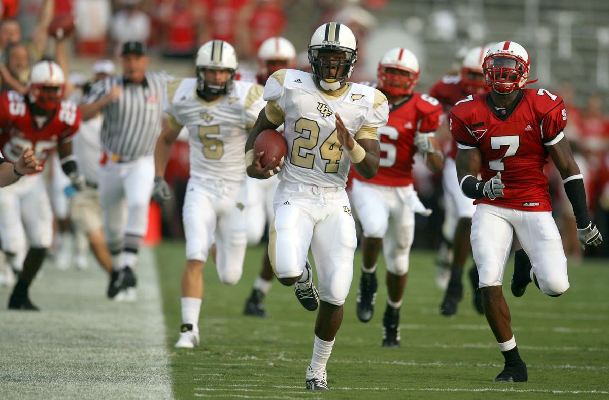 University of Central Florida tailback Kevin Smith breaks aw