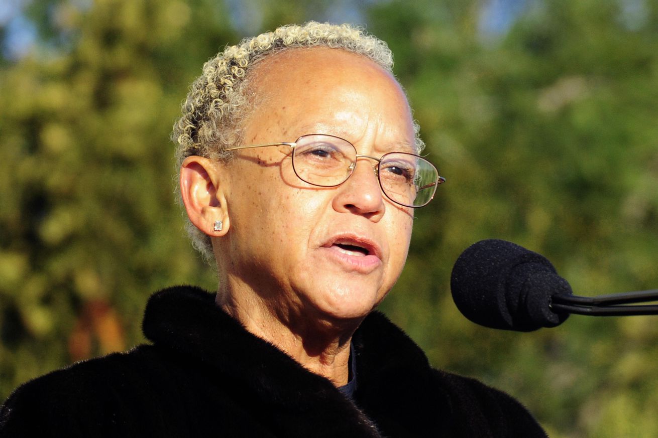 Dr. Nikki Giovanni reads a poem during c