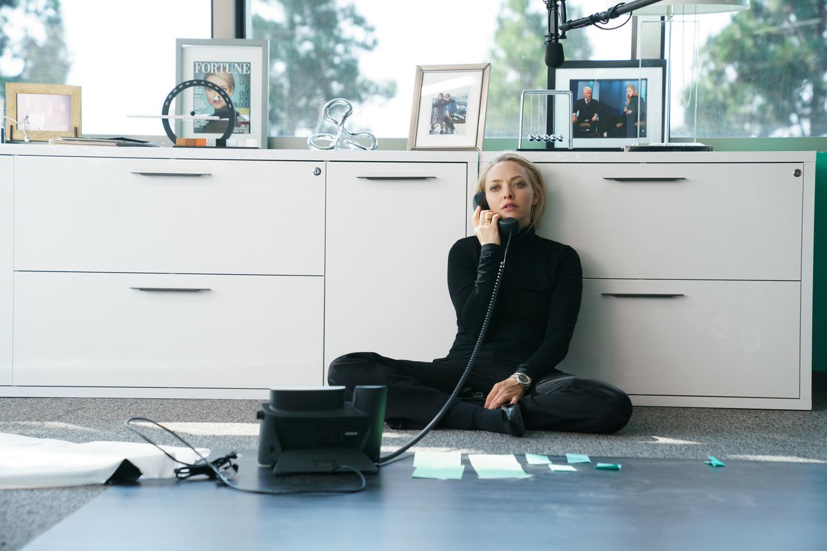 Elizabeth Holmes (Amanda Seyfried) sits on the floor while on the phone in The Dropout.