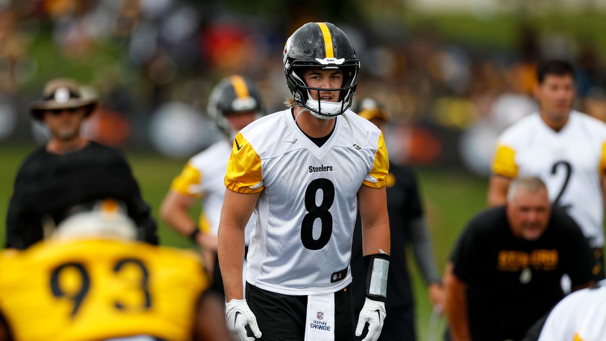 Pittsburgh Steelers quarterback Kenny Pickett (8) calls out a play during a drill in the team’s training camp at Saint Vincent College on July 29, 2023, in Latrobe, PA.