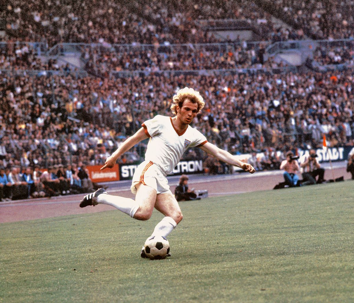 GERMANY OUT. Ulli Ulrich Hoeneß von Bayern München. Aus BL Spiel Saison 1970/1971 Hanover 96 gegen Bayern München 2:2 im Niedersachsenstadion