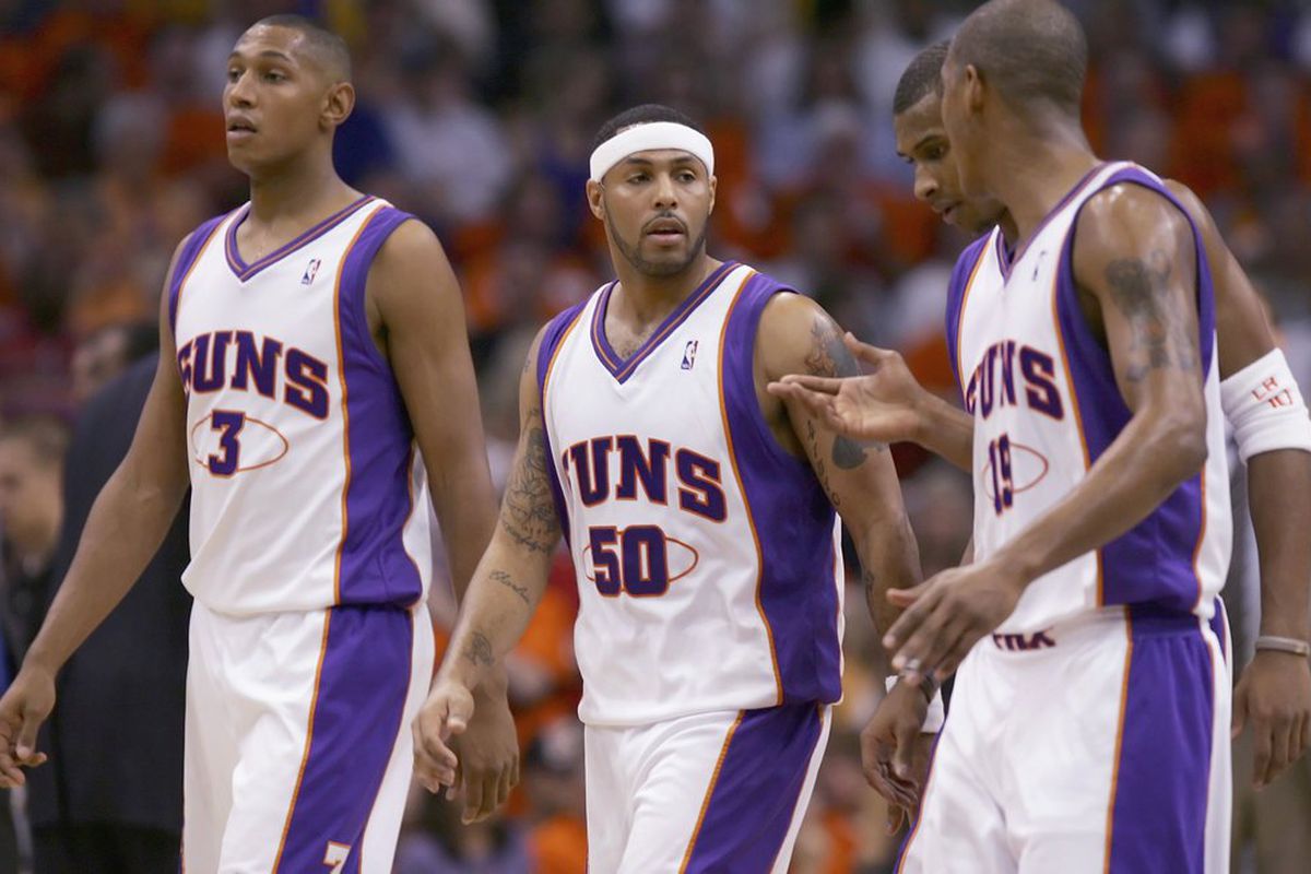Eddie House, #50, wearing a Suns uniform. That thin guy next to him is Boris Diaw. (Photo by Lisa Blumenfeld/Getty Images) 